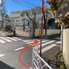 地域交流センターの手前を右に曲がる