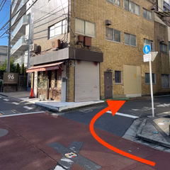 道なりに進み、右に曲がる場所